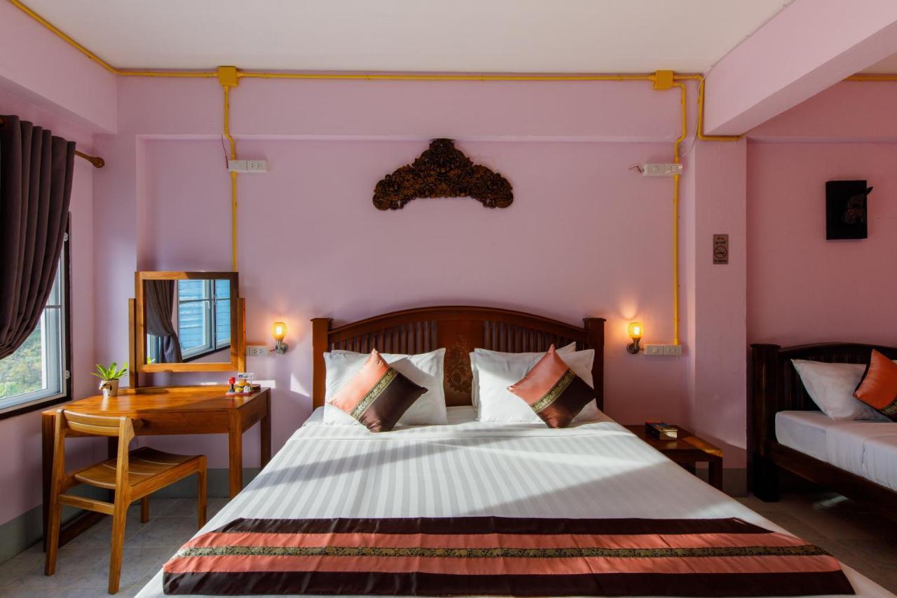 Mesa Guesthouse Чиангмай Екстериор снимка